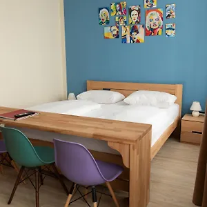 3* Guest house A Und A