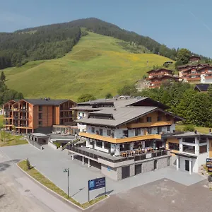By Alps Aparthotel